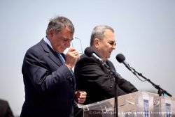 Panetta tells Israel force is option on Iran 