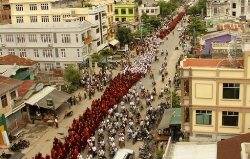 Monks stage anti-Rohingya march in Myanmar 