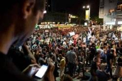 Israelis march against austerity measures 