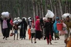 Mass evacuation as cyclone nears Bangladesh 