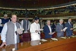 Sharif elected as PM by Pakistan parliament 