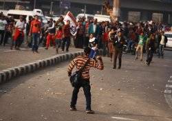 Tear gas fired in fatal Cairo protests 