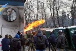 Ukraine president calls for calm amid clashes 