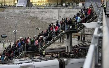 Denmark to seize valuables from refugees