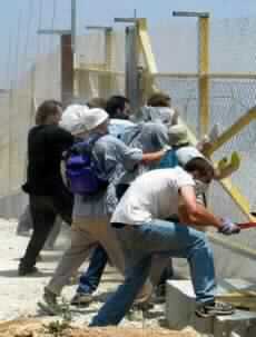 Israeli Police Fires at Protesters